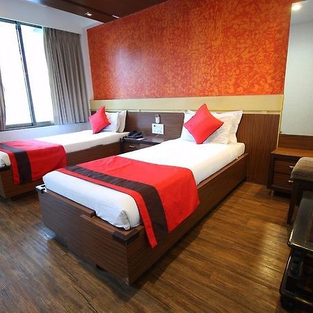 Oyo Premium Law Garden C G Road Hotel Ahmadábád Kültér fotó