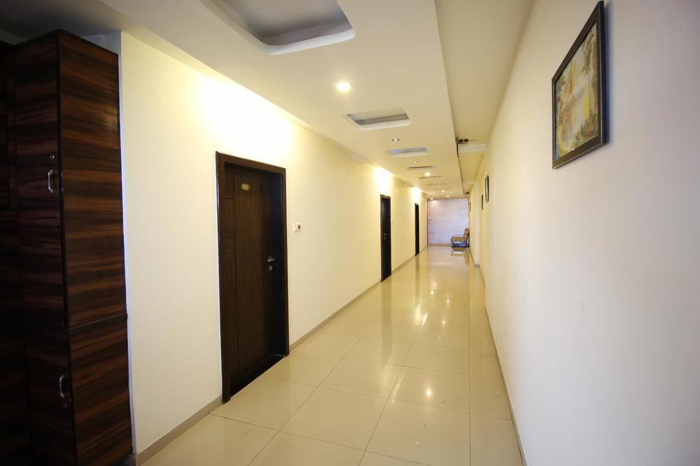Oyo Premium Law Garden C G Road Hotel Ahmadábád Kültér fotó